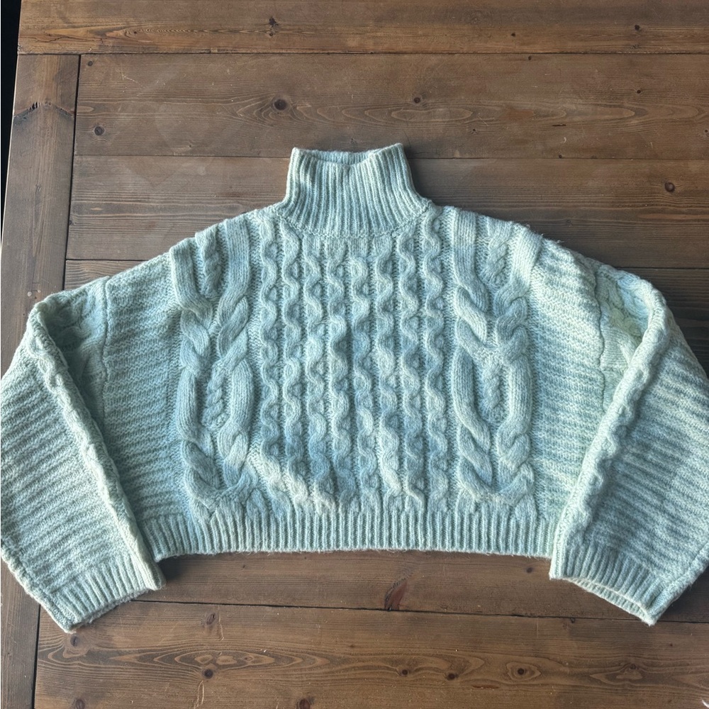 Top Shop cropped light green sweater. Size 4/6. Super soft and warm. worn once.